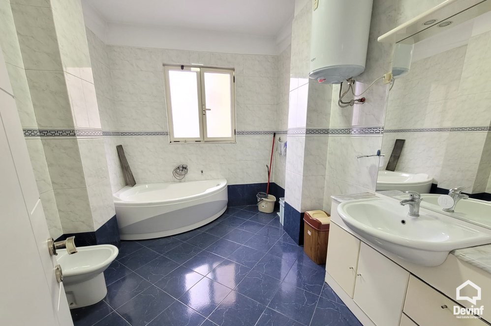 Tirane For Rent Office Me shume se 4 dhoma Office in the Blloku area Office