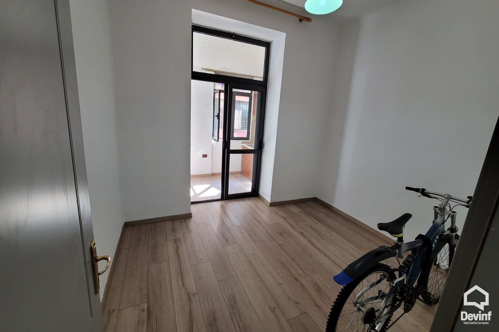 Tirane Shitje Apartament 1+1 Apartament ne zonen e Bllokut apartament zyre