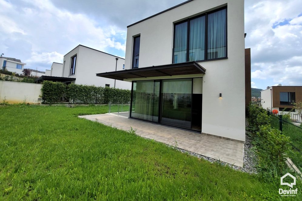 Tirane Qera Vile Me shume se 4 dhoma Ne kompleks residencial prane TEG vile kompleks rezidencial