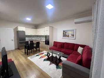 Apartament Qera Apartamenti ndodhet tek Fusha e Aviacionit