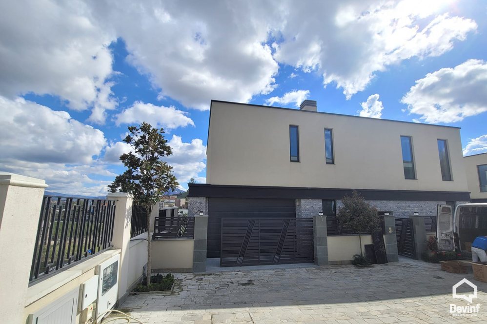 Tirane Qera Vile 3+1 Kompleks Rezidencial ne Mjull Bathore, prane TEG vile kompleks rezidencial