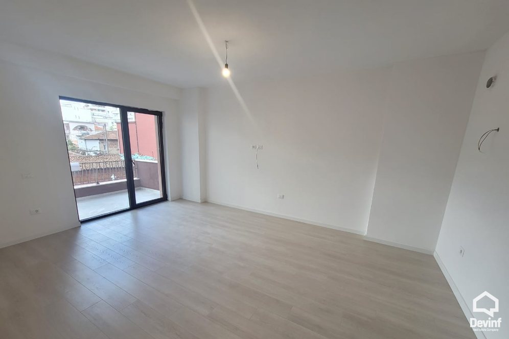 Tirane Qera Zyre 2+1 Zyre prane Rruges Myslym Shyri apartament zyre