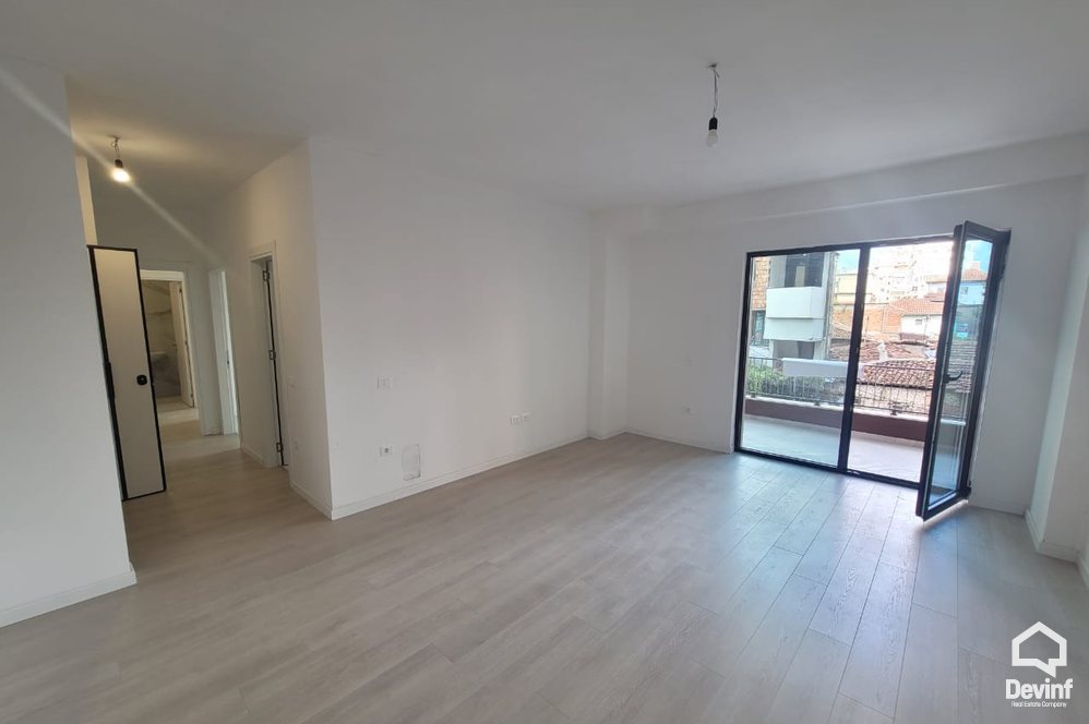 Tirane Qera Zyre 2+1 Zyre prane Rruges Myslym Shyri apartament zyre