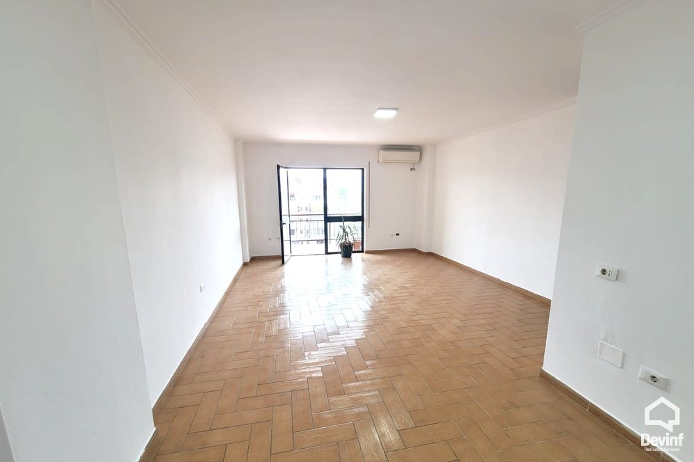 Tirane Qera Apartament 3+1 Zyre ne zonen e Bllokut apartament zyre studio ligjore