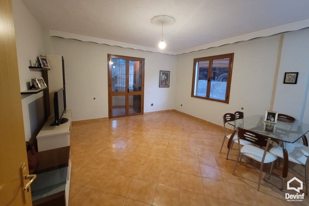 Tirane Qera Apartament 2+1+A Tek Unaza e Madhe e Tiranes, zona mbi Qendren Tregtare Kristal zyre spa klinike dentare