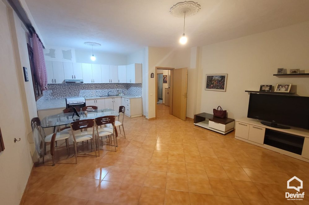 Tirane Qera Apartament 2+1+A Tek Unaza e Madhe e Tiranes, zona mbi Qendren Tregtare Kristal zyre spa klinike dentare