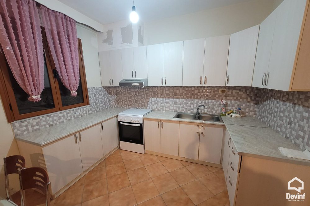 Tirane Qera Apartament 2+1+A Tek Unaza e Madhe e Tiranes, zona mbi Qendren Tregtare Kristal zyre spa klinike dentare