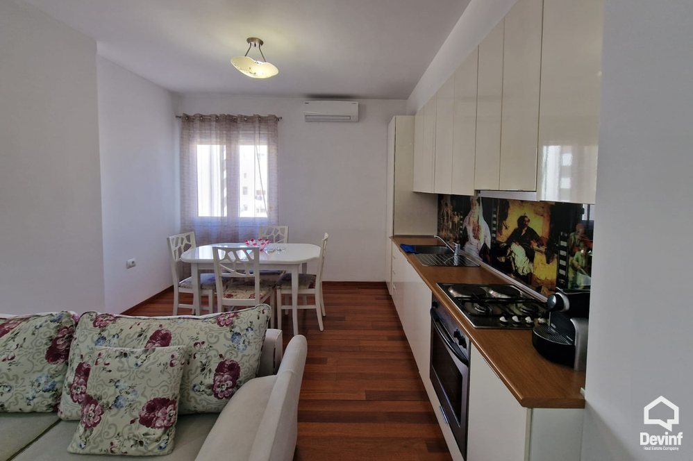 Tirane Qera Apartament 1+1 Prane Toptani Shopping Center apartament