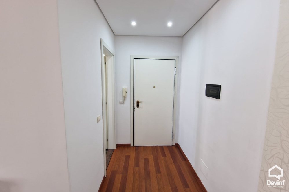 Tirane Qera Apartament 1+1 Prane Toptani Shopping Center apartament