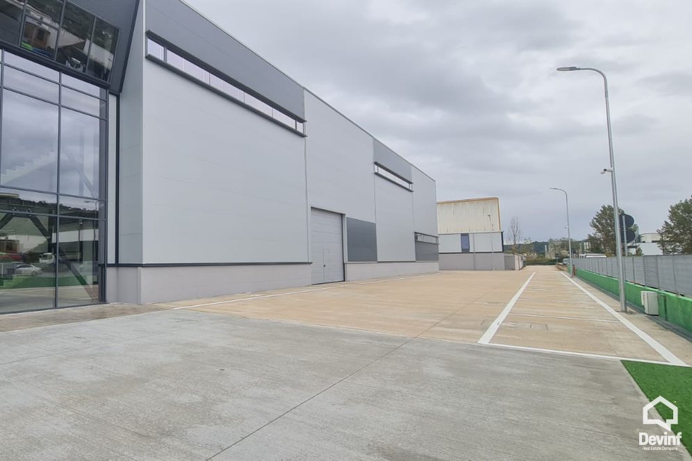 Tirane For Rent Warehouse  The warehouse is located near the Vore-Rinas road Warehouse industri show room