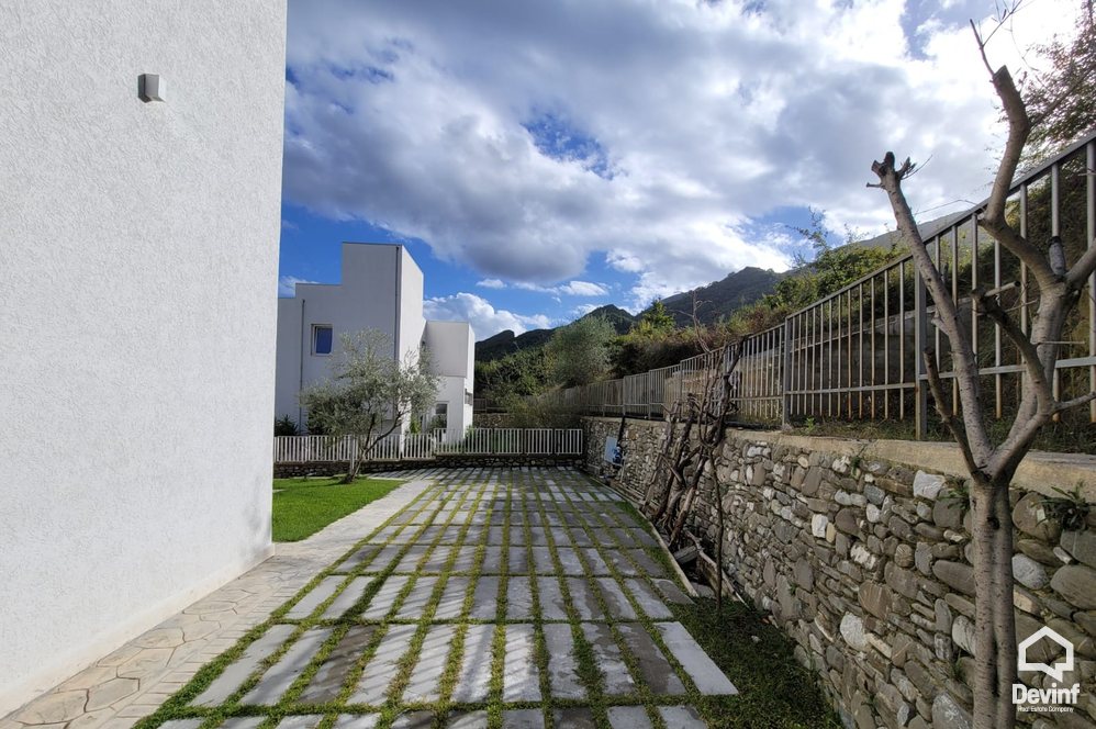Tirane For Rent Villa 4+1+G Villa in a residential complex on the outskirts of Tirana Villa Residential Complex