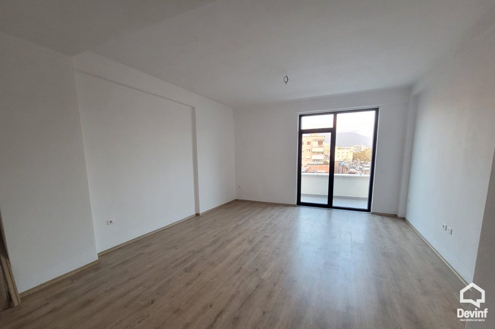 Tirane Qera Apartament 3+1+A Zyre ne Rrugen Myslym Shyri apartament zyre