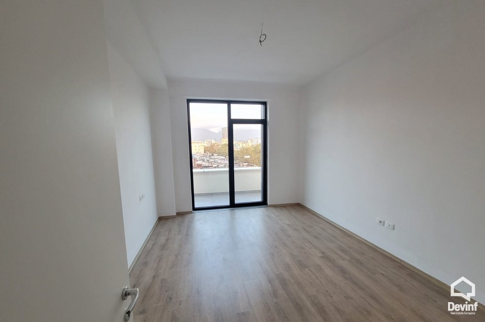 Tirane Qera Apartament 3+1+A Zyre ne Rrugen Myslym Shyri apartament zyre