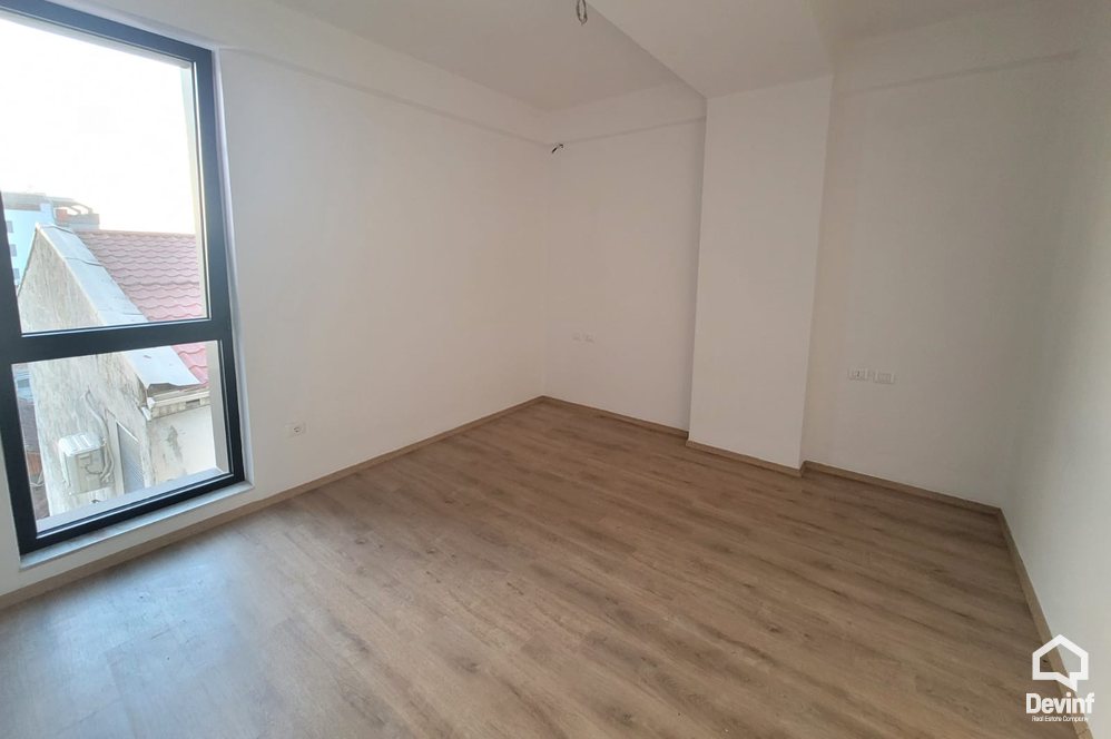Tirane Qera Apartament 3+1+A Zyre ne Rrugen Myslym Shyri apartament zyre