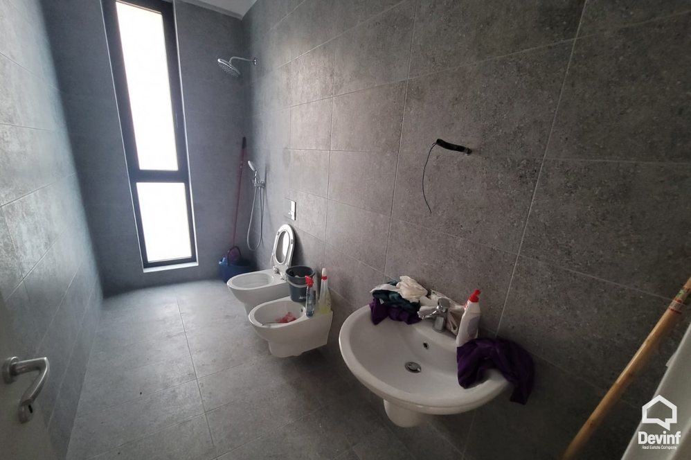 Tirane Qera Apartament 3+1+A Zyre ne Rrugen Myslym Shyri apartament zyre