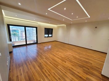 Apartament Qera Zyre ne zonen e Zogut te Zi (Sheshi Karl Topia)