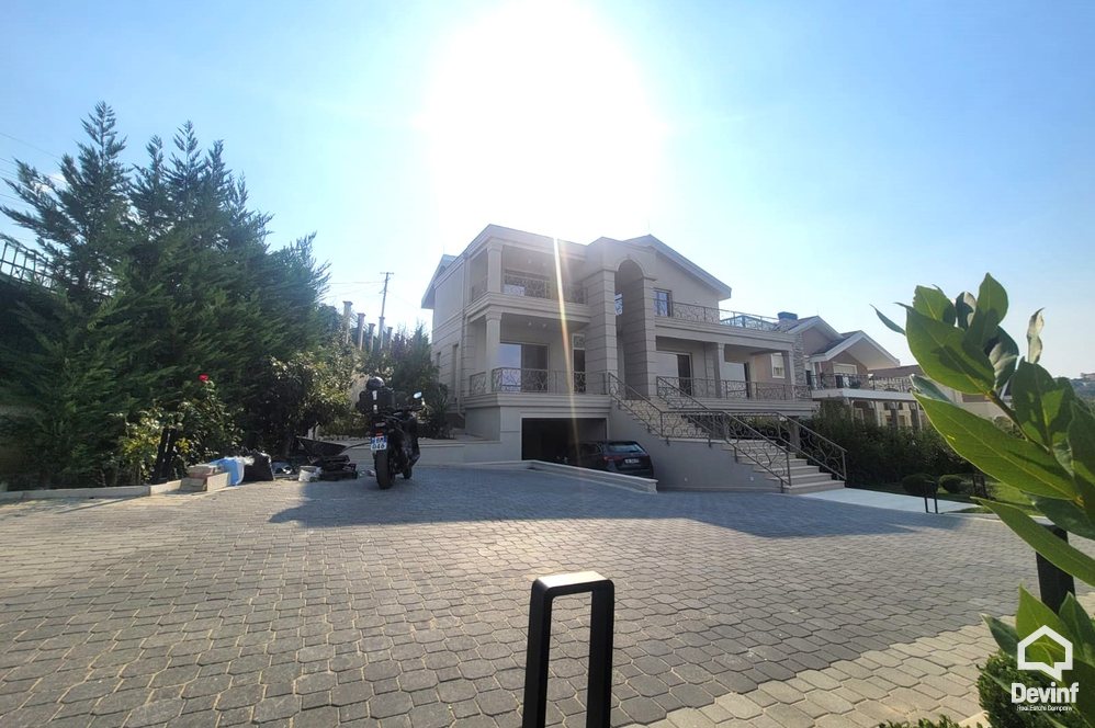 Tirane For Sale Villa Me shume se 4 dhoma Villa in the Farka area, only 5 kilometers from the center of Tirana Villa