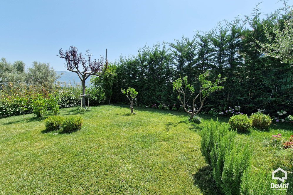 Tirane For Sale Villa Me shume se 4 dhoma Villa in the Farka area, only 5 kilometers from the center of Tirana Villa