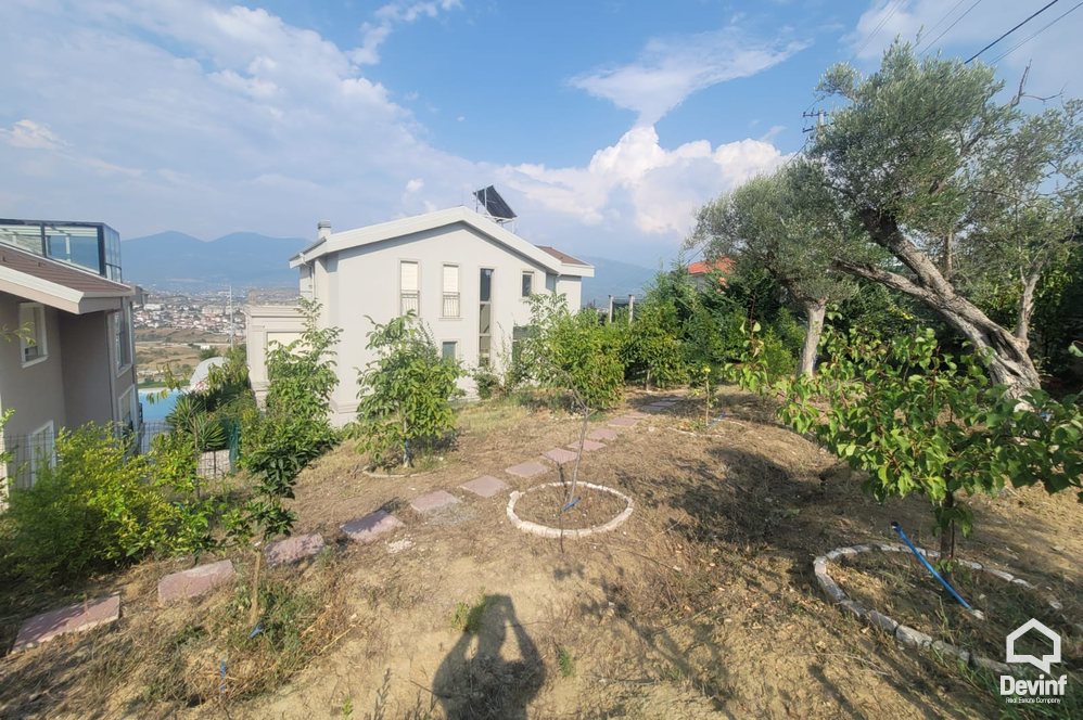 Tirane For Sale Villa Me shume se 4 dhoma Villa in the Farka area, only 5 kilometers from the center of Tirana Villa