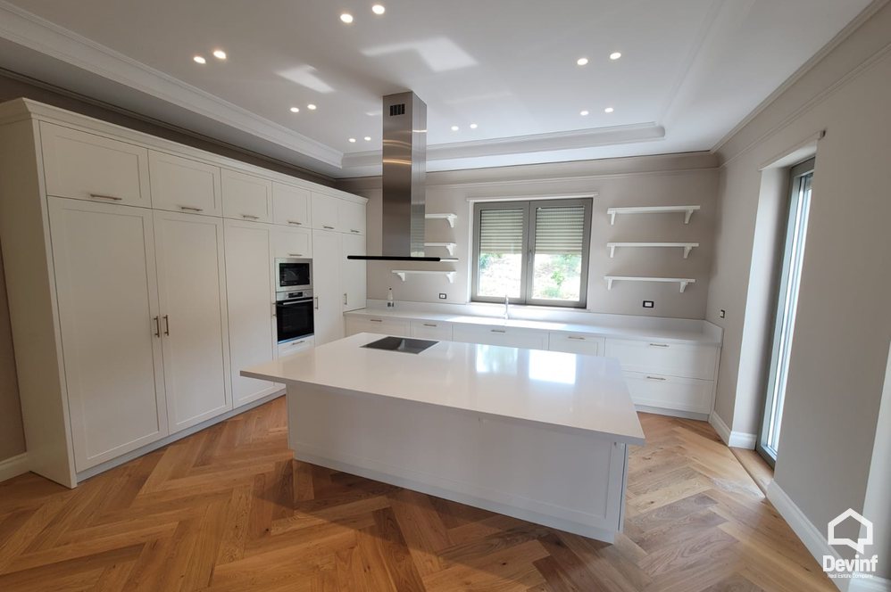 Tirane For Sale Villa Me shume se 4 dhoma Villa in the Farka area, only 5 kilometers from the center of Tirana Villa