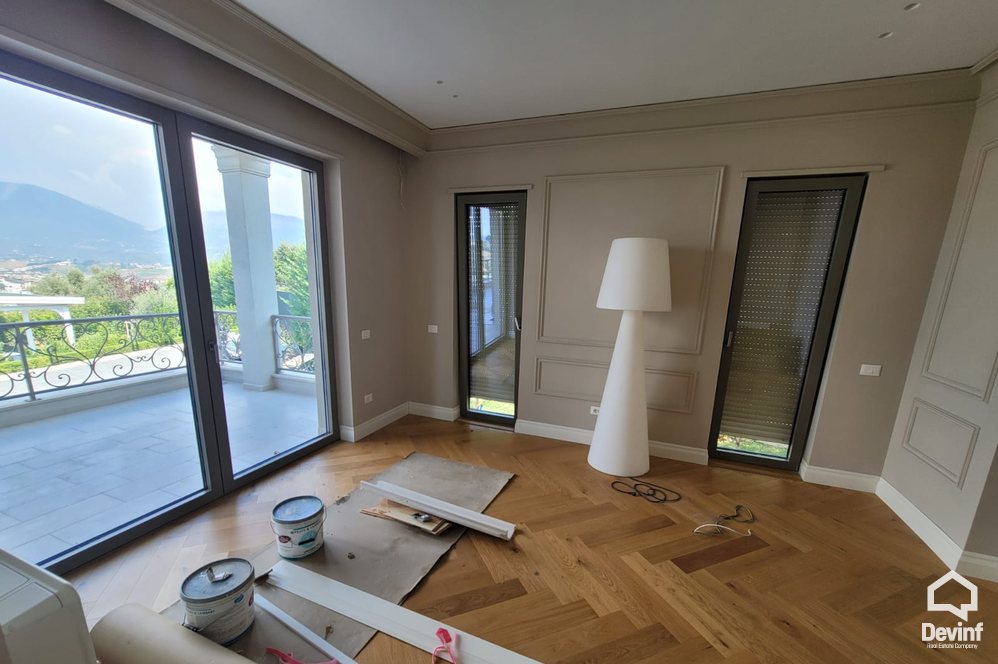 Tirane For Sale Villa Me shume se 4 dhoma Villa in the Farka area, only 5 kilometers from the center of Tirana Villa