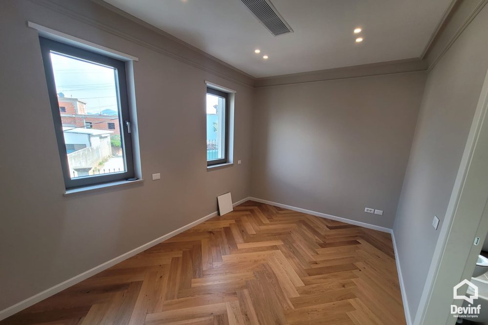 Tirane For Sale Villa Me shume se 4 dhoma Villa in the Farka area, only 5 kilometers from the center of Tirana Villa