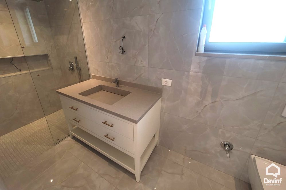 Tirane For Sale Villa Me shume se 4 dhoma Villa in the Farka area, only 5 kilometers from the center of Tirana Villa