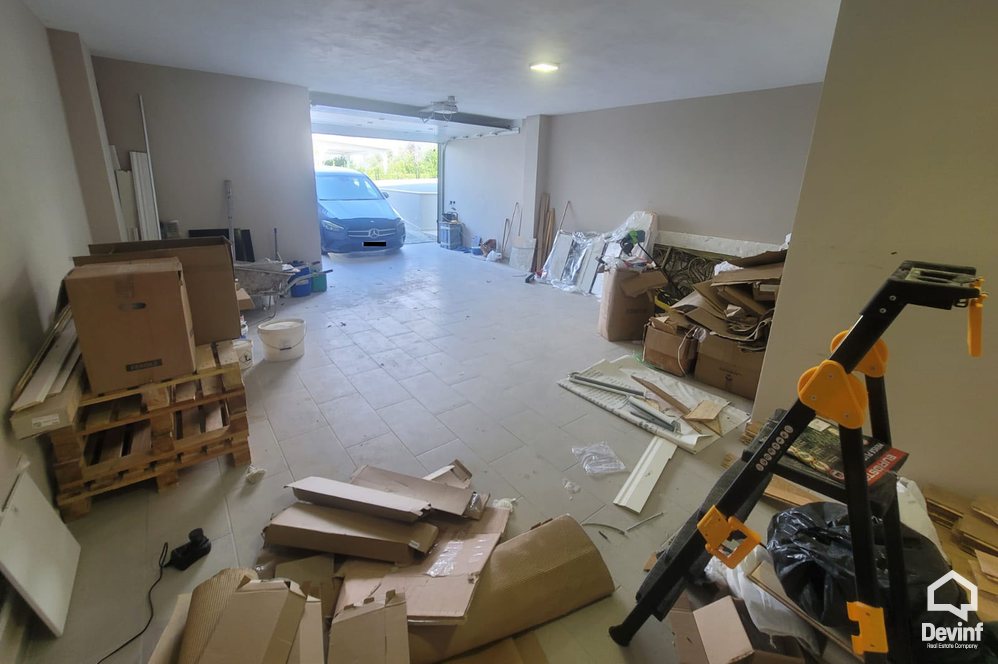 Tirane For Sale Villa Me shume se 4 dhoma Villa in the Farka area, only 5 kilometers from the center of Tirana Villa
