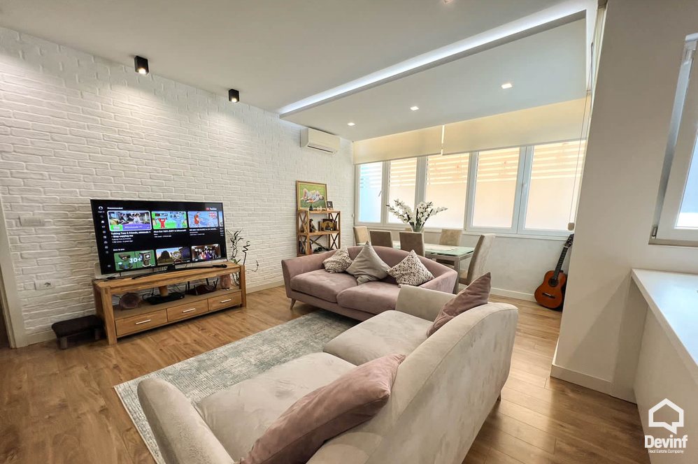 Tirane Shitje Apartament 2+1+A Komuna e Parisit, prane Kristal Center apartament