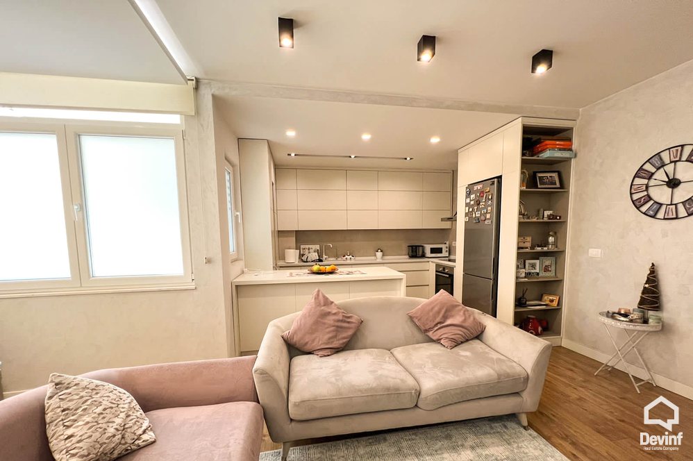 Tirane Shitje Apartament 2+1+A Komuna e Parisit, prane Kristal Center apartament