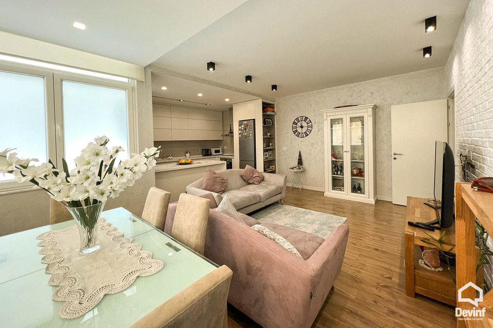 Tirane Shitje Apartament 2+1+A Komuna e Parisit, prane Kristal Center apartament