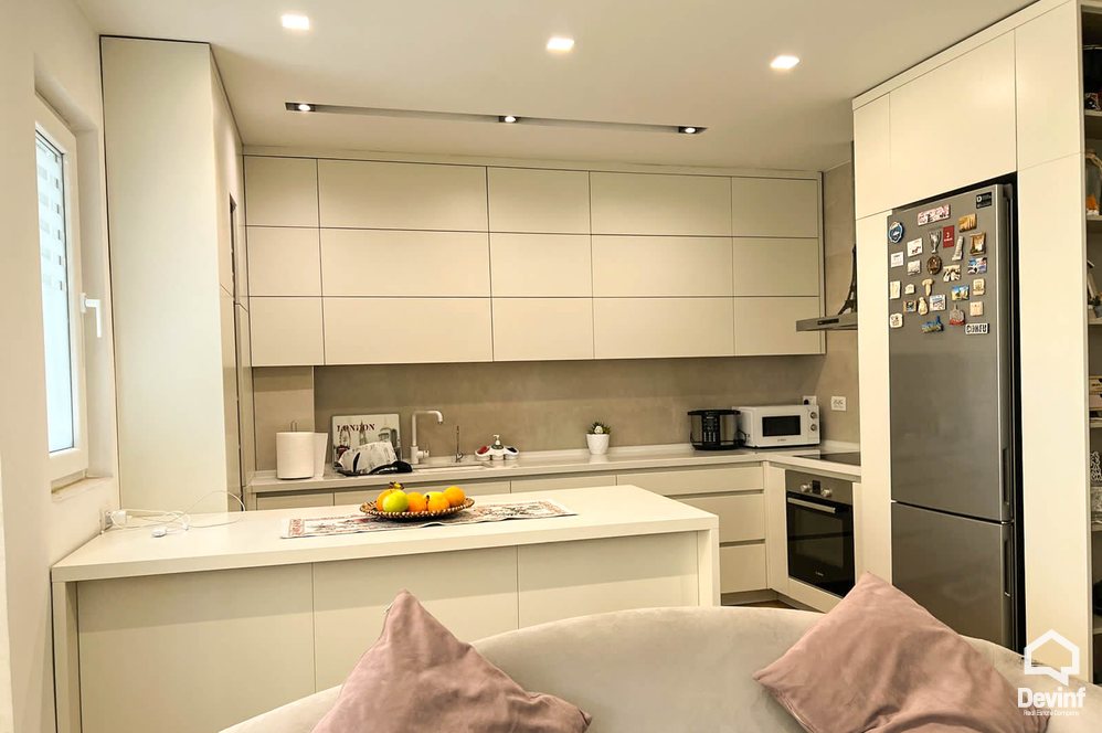 Tirane Shitje Apartament 2+1+A Komuna e Parisit, prane Kristal Center apartament