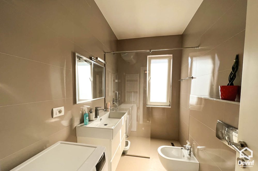 Tirane Shitje Apartament 2+1+A Komuna e Parisit, prane Kristal Center apartament