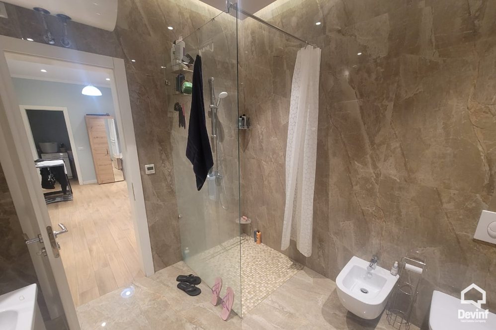 Tirane Qera Apartament 1+1 Apartament prane Qendres Globe ne Rr. Kavajes apartament kat vile