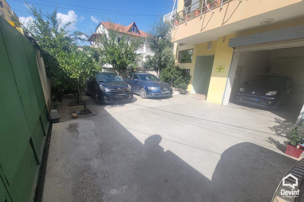 Tirane Qera Apartament 1+1 Apartament prane Qendres Globe ne Rr. Kavajes apartament kat vile
