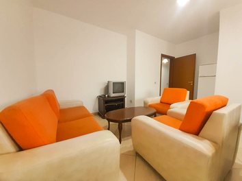 Apartament Shitje Rruga Him Kolli, prane kryqezimit me rrugen Myslym Shyri