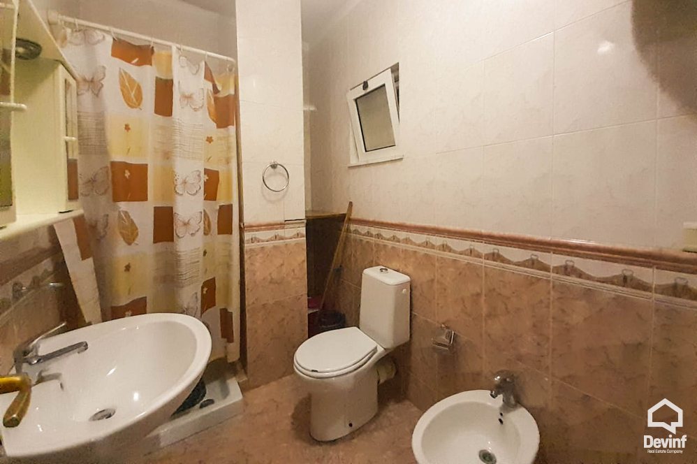 Tirane Shitje Apartament 1+1+A Rruga Him Kolli, prane kryqezimit me rrugen Myslym Shyri apartament