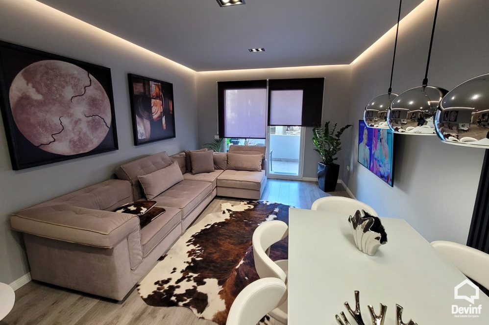 Tirane Qera Apartament 2+1 Apartamenti ndodhet tek Rr. Komuna e Parisit apartament
