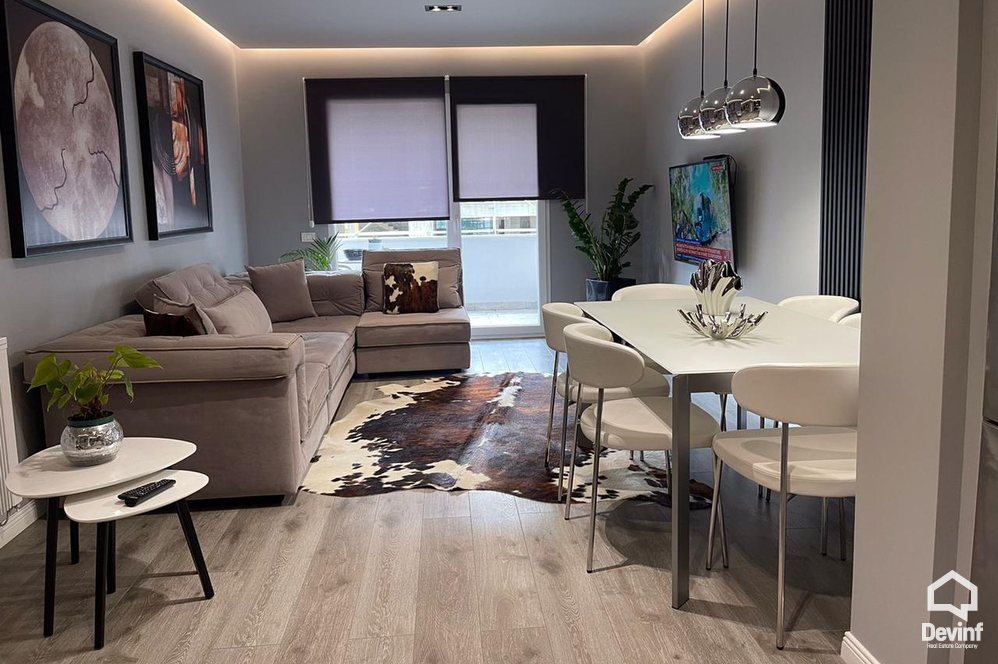 Tirane Qera Apartament 2+1 Apartamenti ndodhet tek Rr. Komuna e Parisit apartament