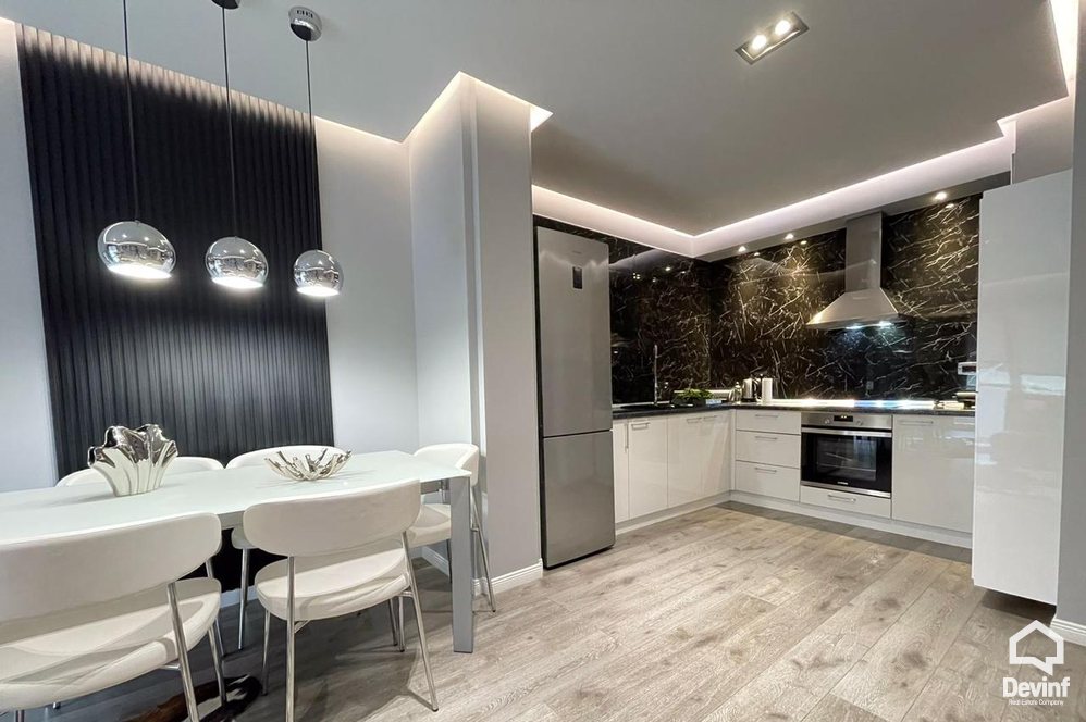 Tirane Qera Apartament 2+1 Apartamenti ndodhet tek Rr. Komuna e Parisit apartament