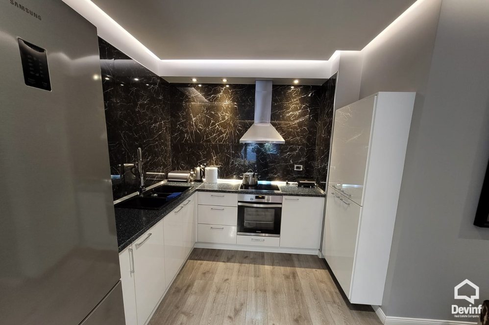 Tirane Qera Apartament 2+1 Apartamenti ndodhet tek Rr. Komuna e Parisit apartament