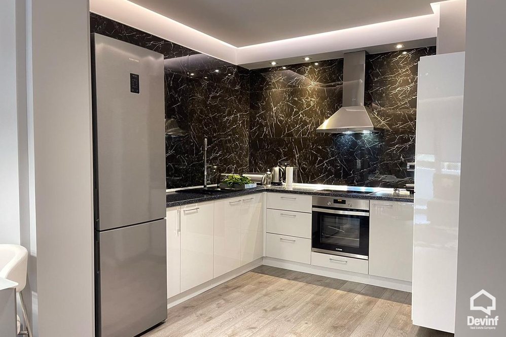 Tirane Qera Apartament 2+1 Apartamenti ndodhet tek Rr. Komuna e Parisit apartament