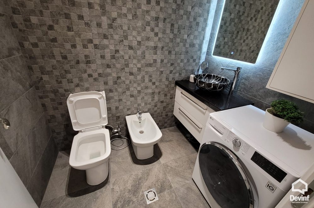 Tirane Qera Apartament 2+1 Apartamenti ndodhet tek Rr. Komuna e Parisit apartament