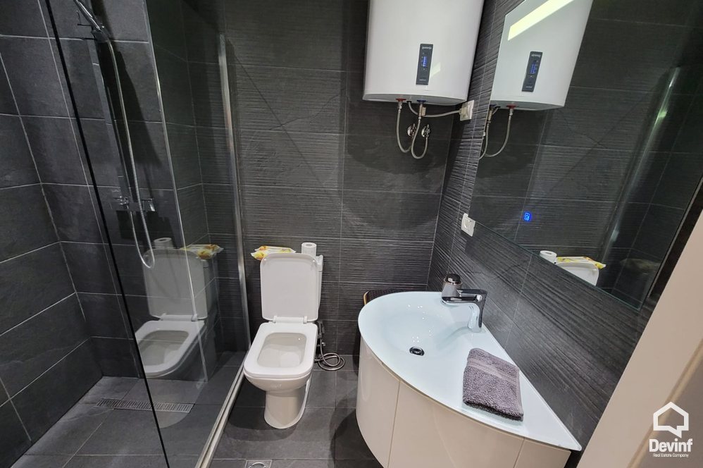 Tirane Qera Apartament 2+1 Apartamenti ndodhet tek Rr. Komuna e Parisit apartament