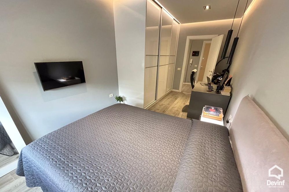 Tirane Qera Apartament 2+1 Apartamenti ndodhet tek Rr. Komuna e Parisit apartament