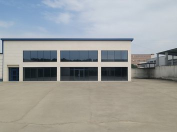 Magazine Qera Showroom ne Autostraden Tirane-Durres