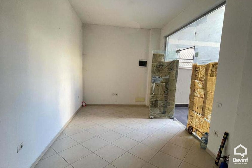 Tirane Shitje Dyqan  Rruga Peti prane Liqenit te Thate dyqan apartament zyre