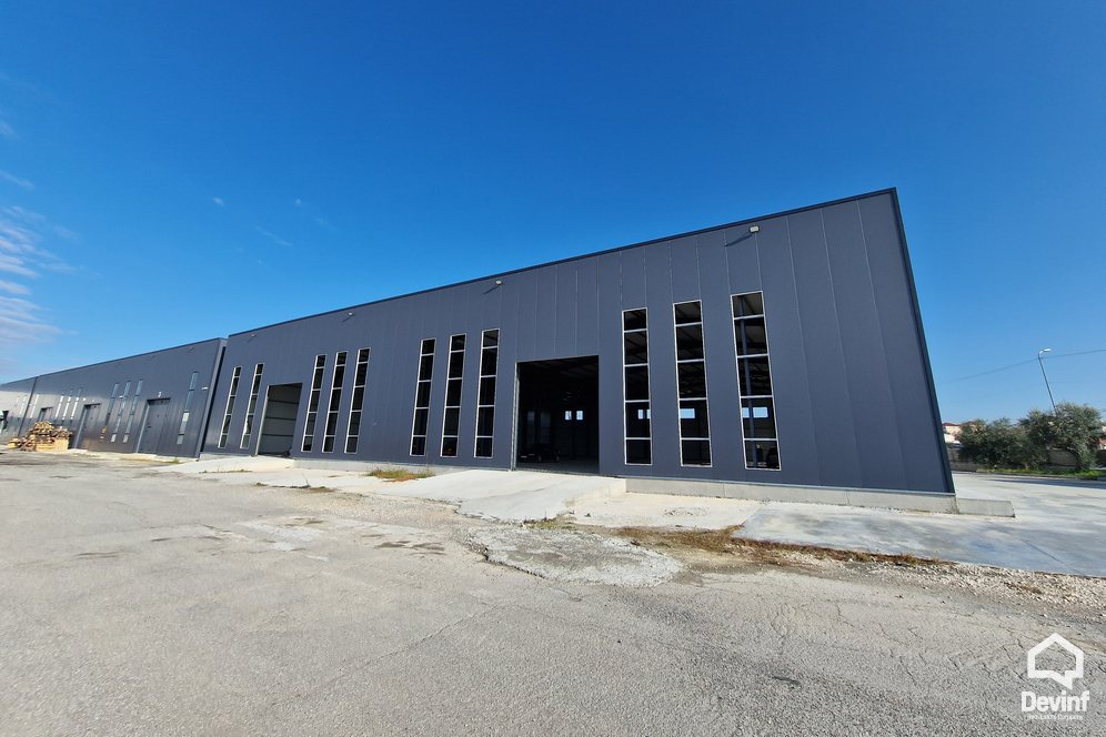 Durres Qera Magazine  Prane kryqezimit te Fllakes magazine prodhim industri fasoneri