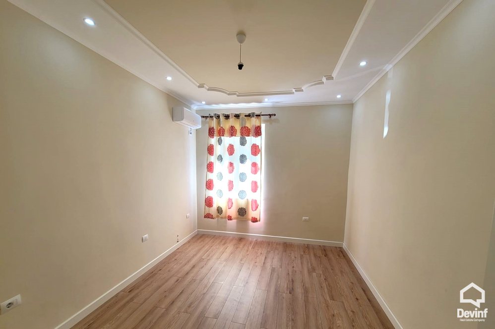Tirane Qera Apartament 3+1 Zyre tek Medreseja ne Rr. Dibres apartament zyre