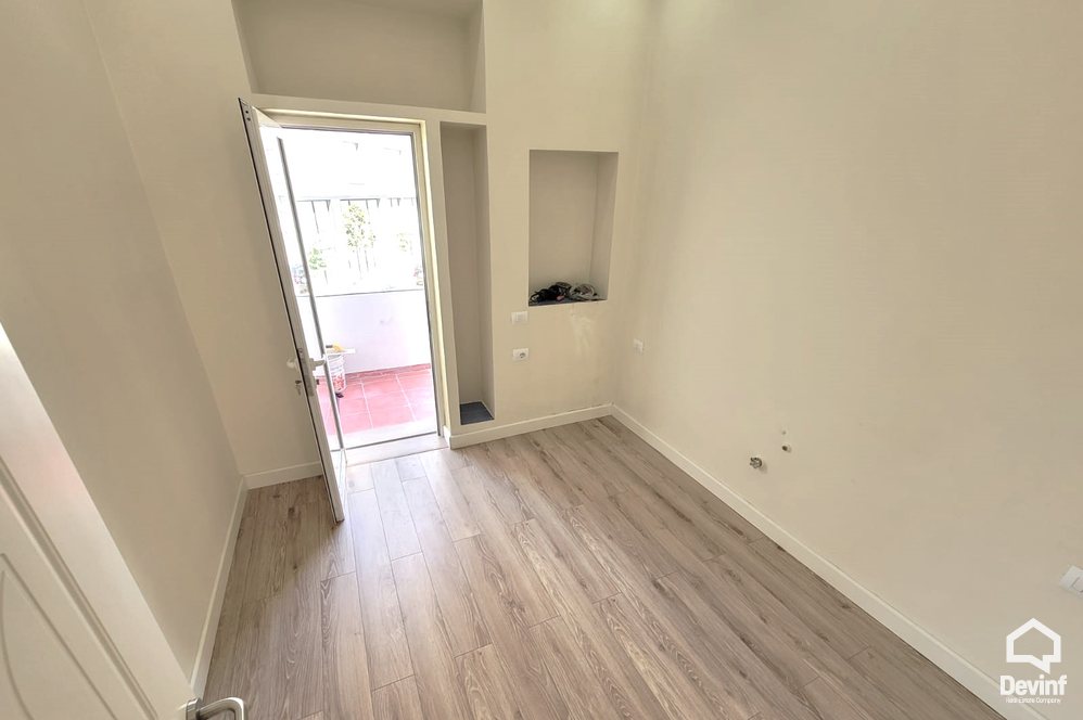 Tirane Qera Apartament 3+1 Zyre tek Medreseja ne Rr. Dibres apartament zyre